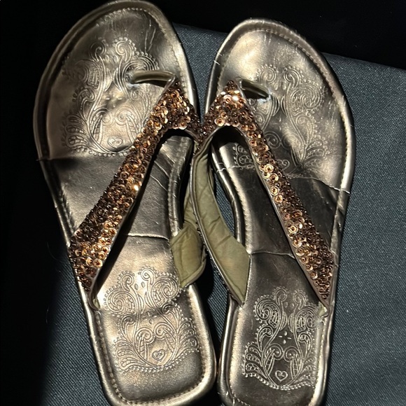 Elegant Gold Sequin Sandals - Picture 1 of 3